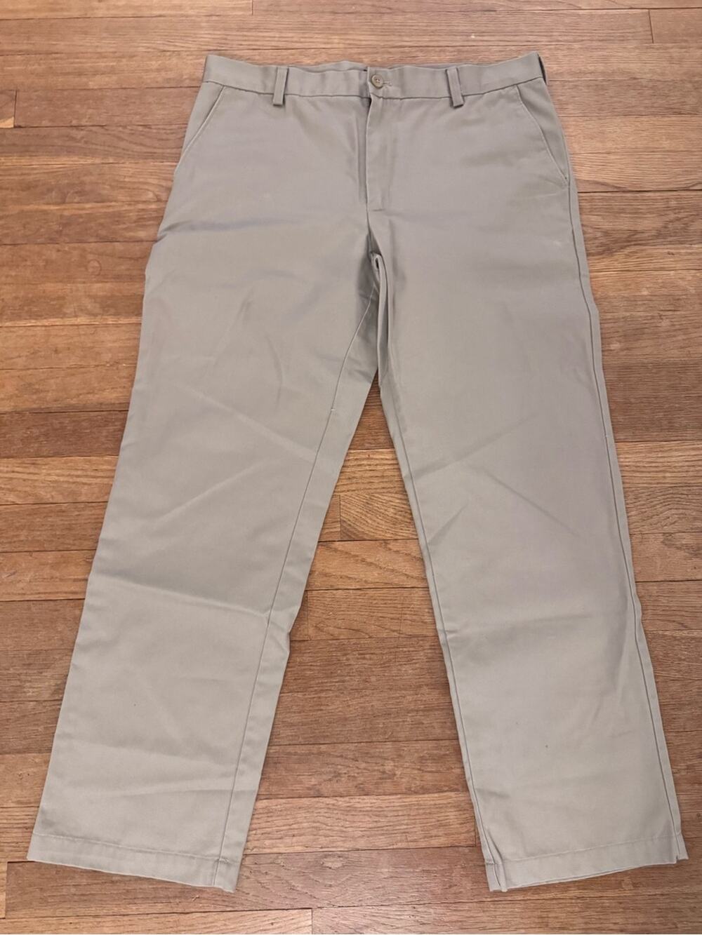 IZOD American Chino Mens Slim Fit Khaki 36x31 (Tag 36x32 - Measured 31)
b5